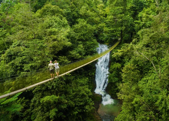 Arenas del Mar suspension bridge