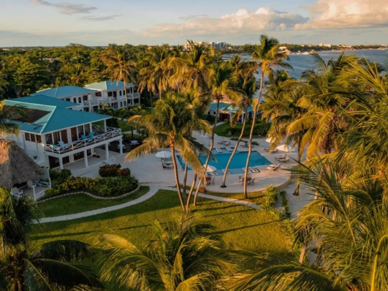 Belize Ambergris Caye Victoria House front