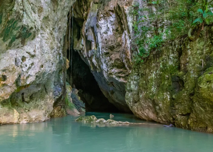 Belize Barton Creek cave
