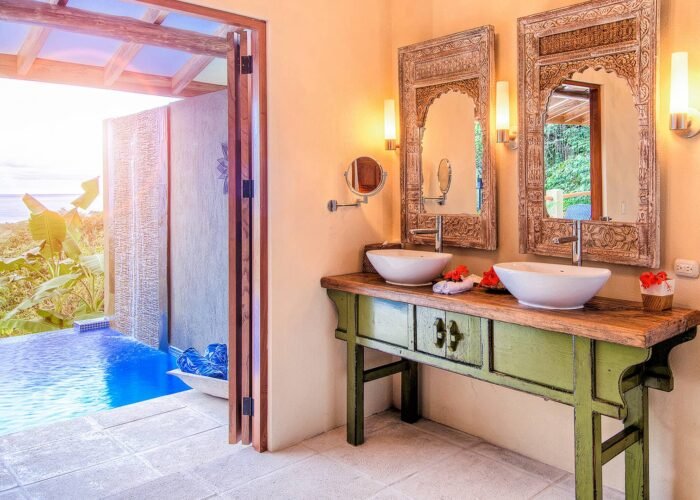 Casa Chameleon Malpais bathroom