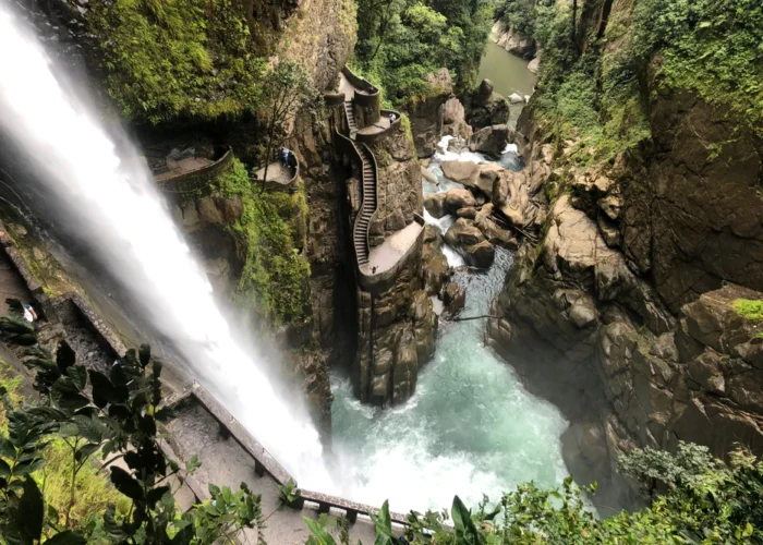 Ecuador Banos waterfall