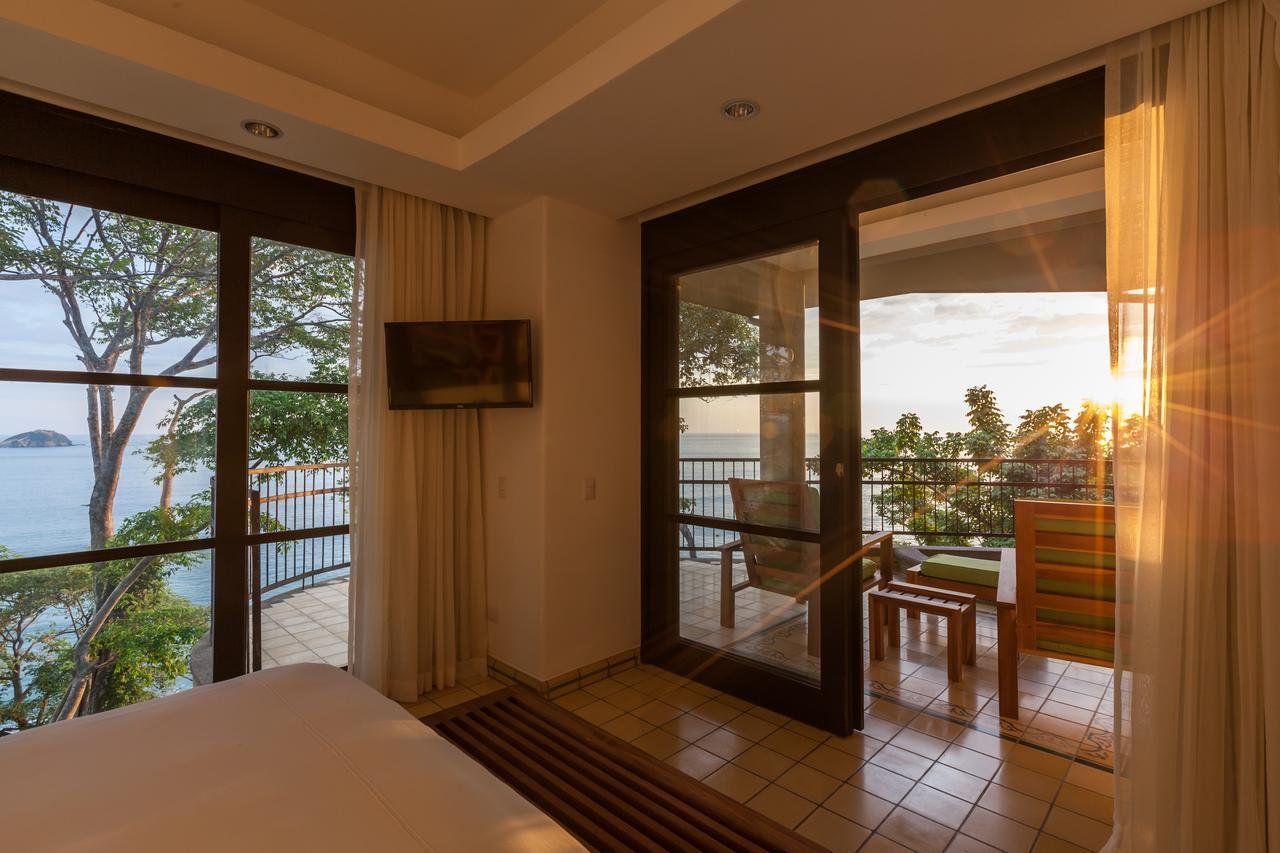 Costa Rica honeymoon resort Arenas del Mar